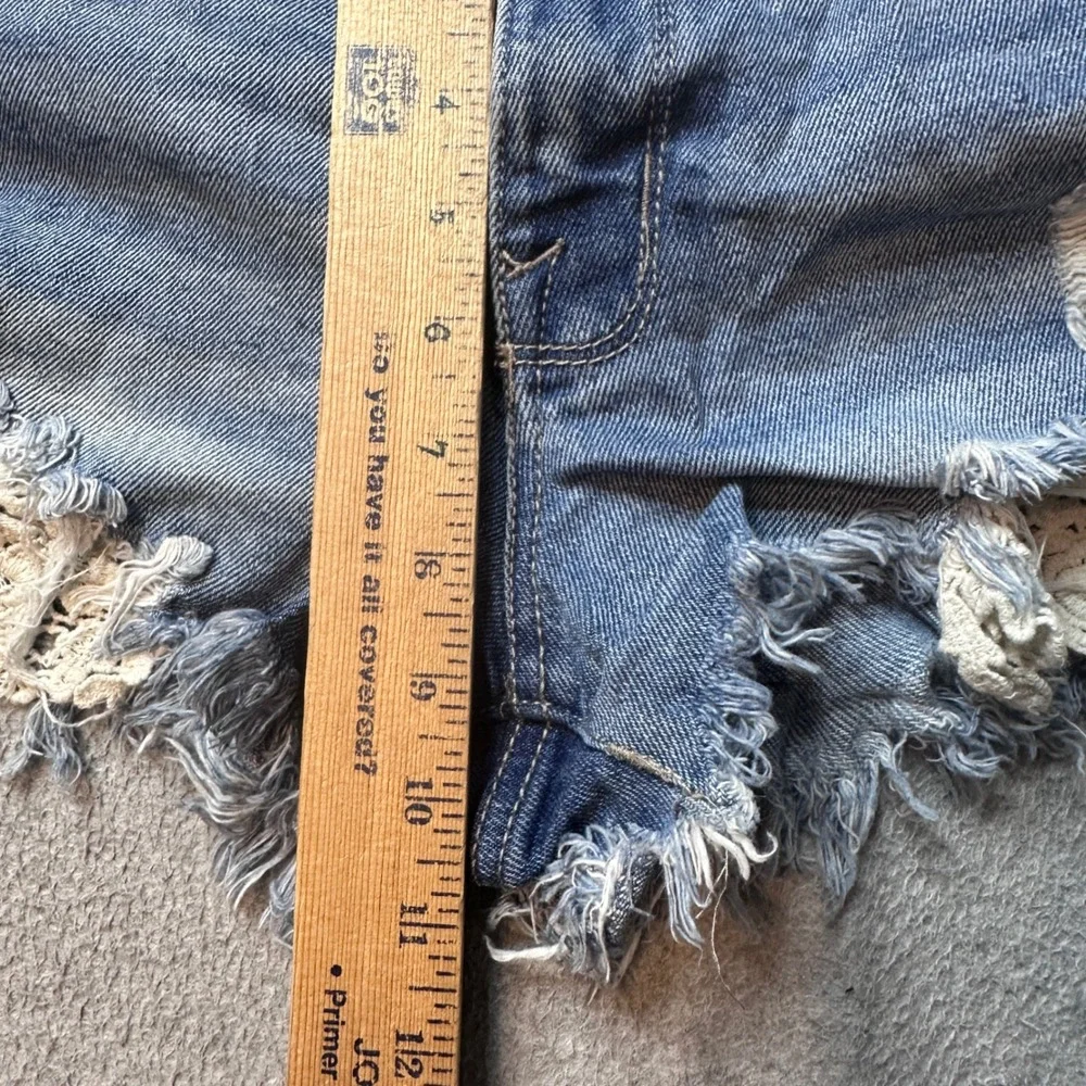 Mossimo Denim Shorts Womens 2 Blue High Rise Distressed Crochet Lace Boho Frayed